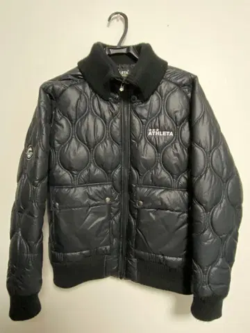 ATHLETA 블랙 다운 자켓 M 사이즈 남성용 아우터 겨울 상품