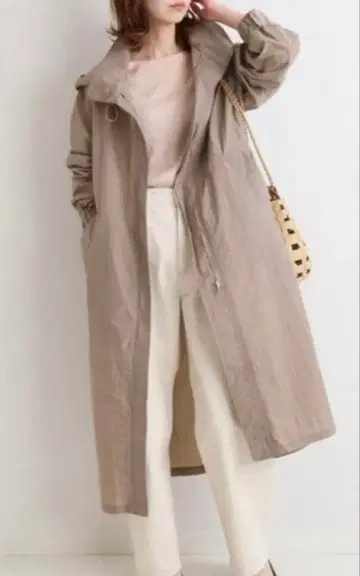 새상품급 이에나 베이지 후드 부착 롱 코트