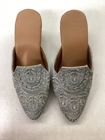 자수 들어간 그레이 뮬