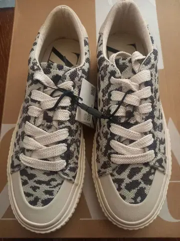 ZARA 애니멀 프린트 스니커즈