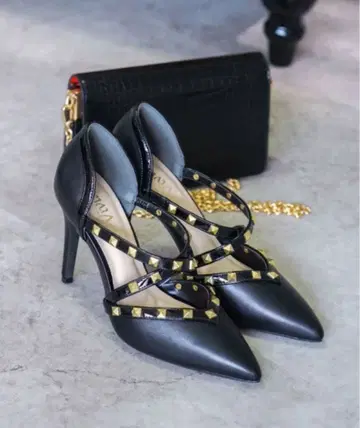 미사용 새상품 VIVIAN 스틸레토 스터드 핑 힐 펌프스