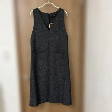 ROSSO 다크 그레이 슬리브리스 V넥 원피스