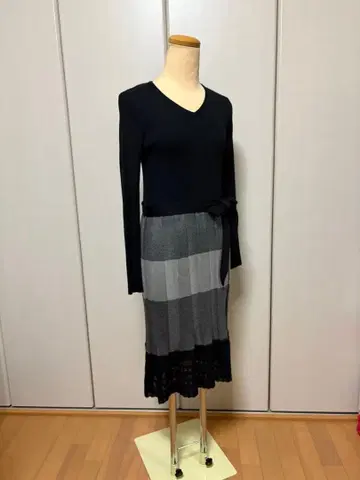 리본 포함 니트 원피스 블랙 그레이