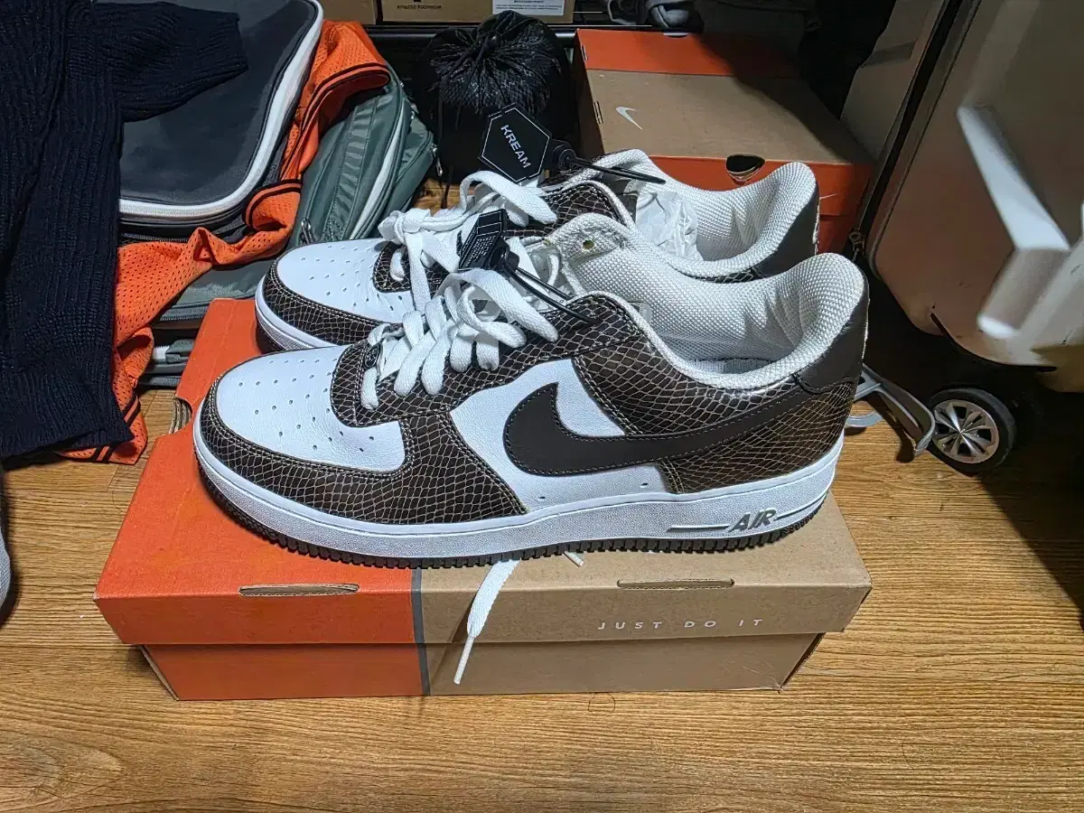 Nike Old Air Force Bampi 4 270