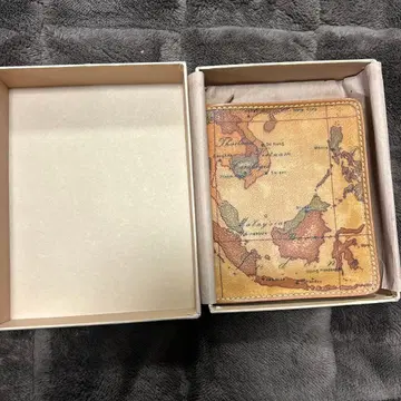 ALVIERO MARTINI 지도 도안 이단 접이식 지갑