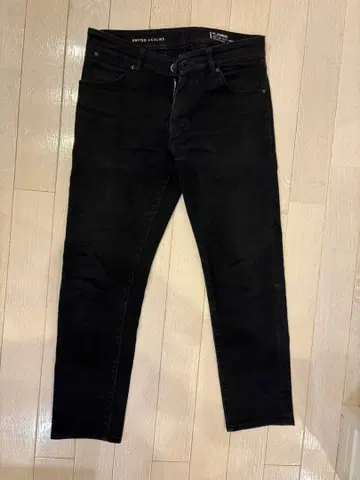 PT 토리노 블랙 스트레이트 데님 30인치