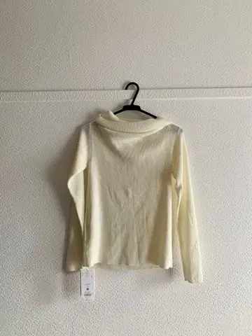 Mila Owen 드레이프 디자인 오프숄더 니트 TOPS