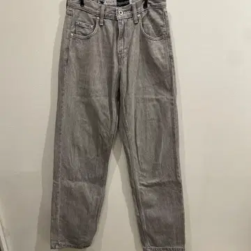 Levi's 실버 탭 루즈 그레이 스트레이트 데님