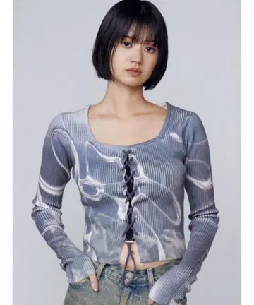 EMODA 에모다 레이스업 프린트 리브 니트