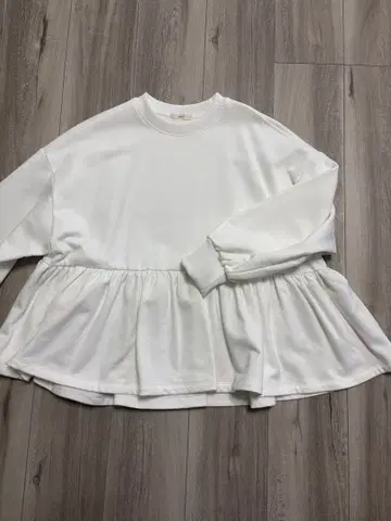 yori 화이트 프릴 긴팔 상의