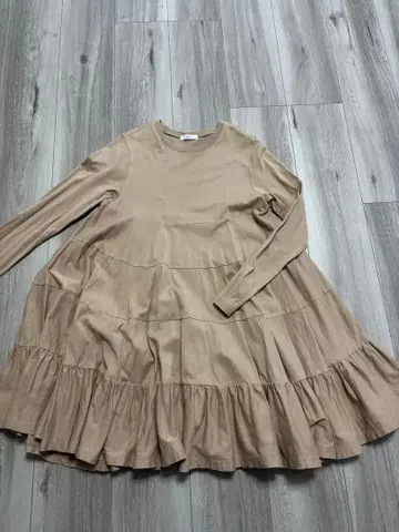 yori 베이지 프릴 달린 튜닉 긴팔