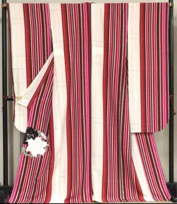 미사용 새상품 후리소데 기성복 폴리에스테르 빨간색 계열 줄무늬 패턴