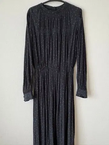 SHIPS 셔링 백 타이 원피스 네이비&그린 도트 무늬