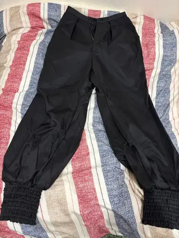 앨리스무카이데 surrearis 팬츠