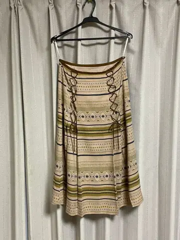 플레어 스커트 스트라이프 패턴 레이스업