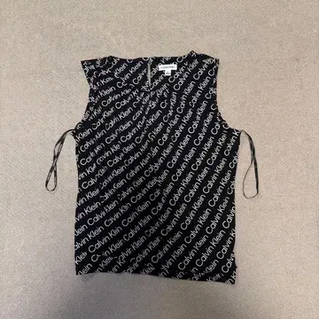 Calvin Klein 슬리브리스 상의 L 사이즈