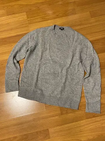 [ 착용 2회 하자품 ] 유니클로 캐시미어 100% 스웨터 라이트 그레이