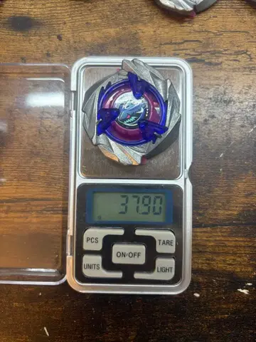 [ 미사용 새상품 ] 베이블레이드x 샤크 스케일 블레이드/37.90g