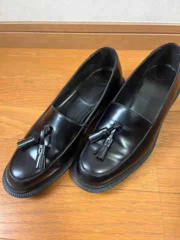 새상품급 닥터마틴 블랙 가죽 태슬 로퍼 UK5