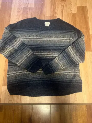 네이비 그레이 스트라이프 니트 스웨터