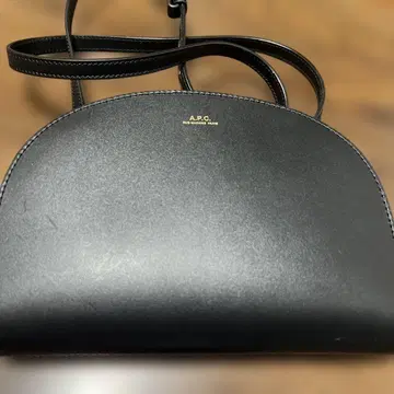 A.P.C. 블랙 가죽 숄더백