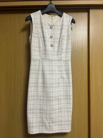 가격 인하했습니다 jwels 슬리브리스 체크 무늬 타이트 드레스