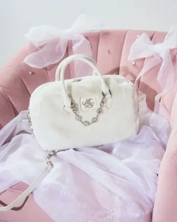 미셸 마카롱 퍼 보스턴 백 화이트