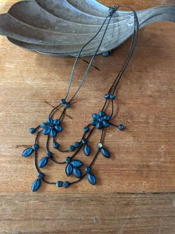 프랑스제 다크 블루 꽃 디자인 목걸이
