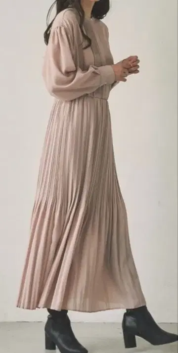 오드리앤존와드 롱 원피스 긴팔 핀턱 어른 핑크