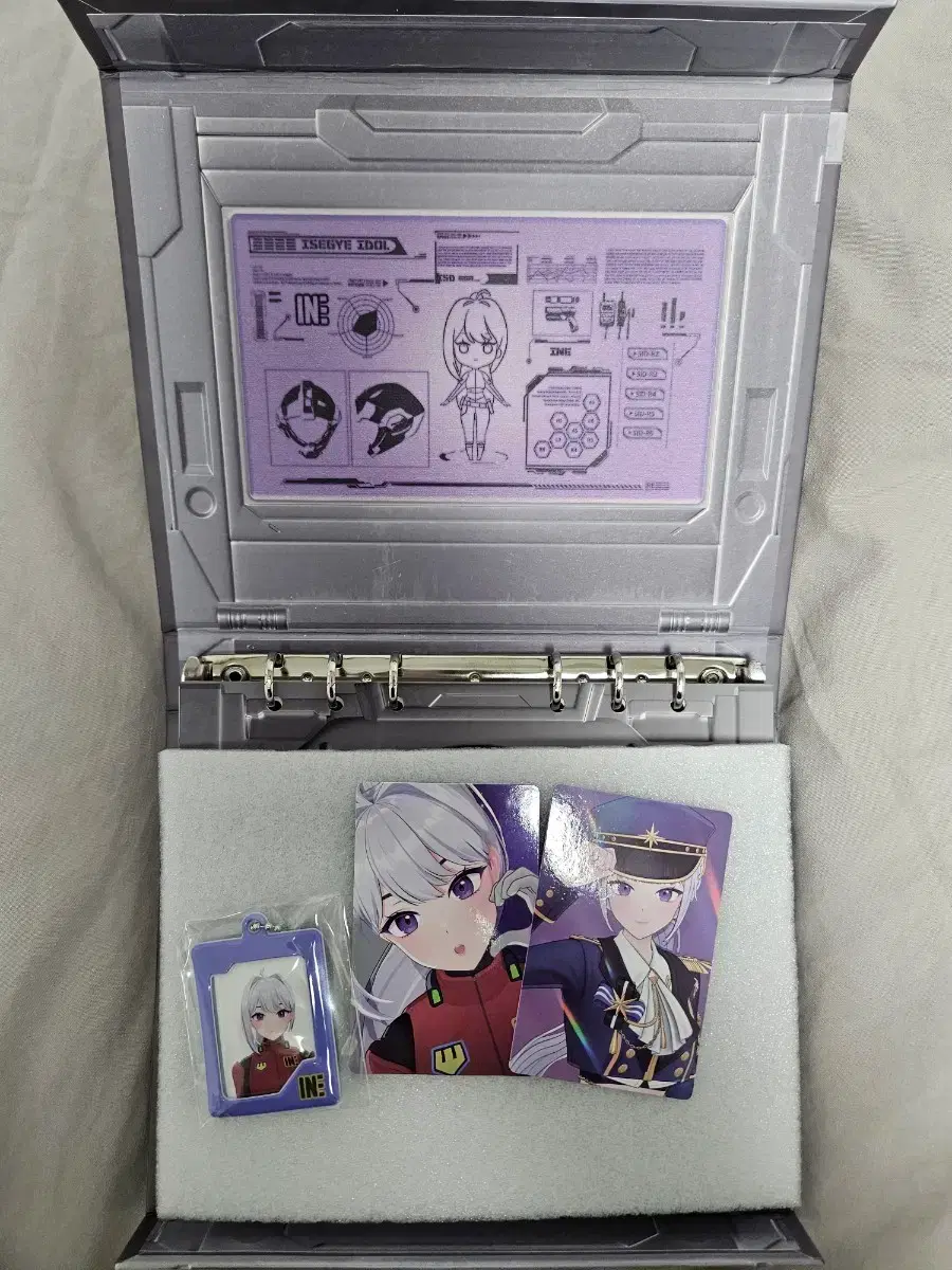 Selling ISEGYE IDOL (Isegyeol) Aine binder