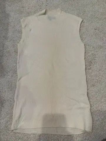 theory 리브 슬리브리스 상의 크림색