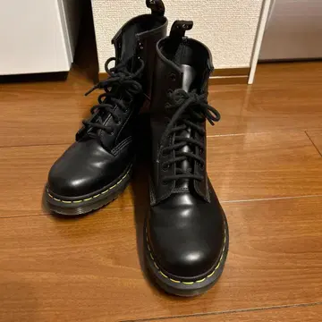 닥터 마틴 8홀 부츠