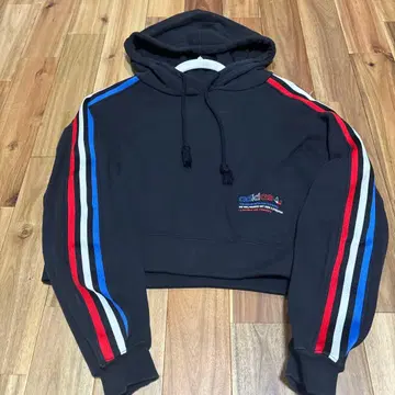 adidas 크롭 후드티