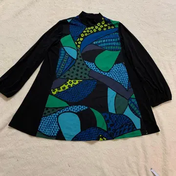 기하학 패턴 하이넥 긴팔 튜닉