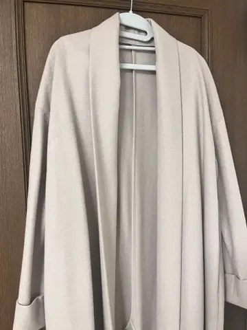 STUDIOUS 베이지 가운 코트