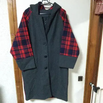 후드 부착 그레이 빨간색 체크 코트