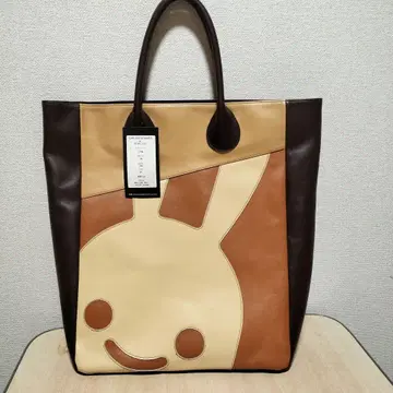 CUNE 소가죽 토트백 캐릭터 디자인