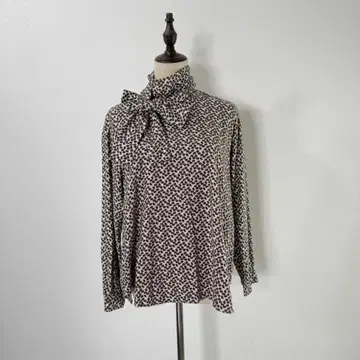 내추럴 S.T.CLOSET 꽃무늬 하이넥 긴팔 셔츠 블라우스