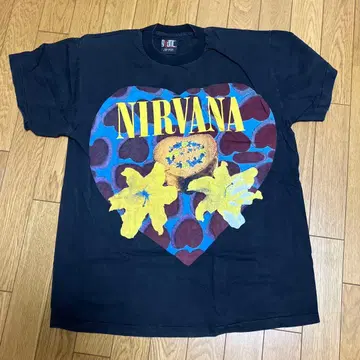 NIRVANA 하트형 그래픽 T셔츠