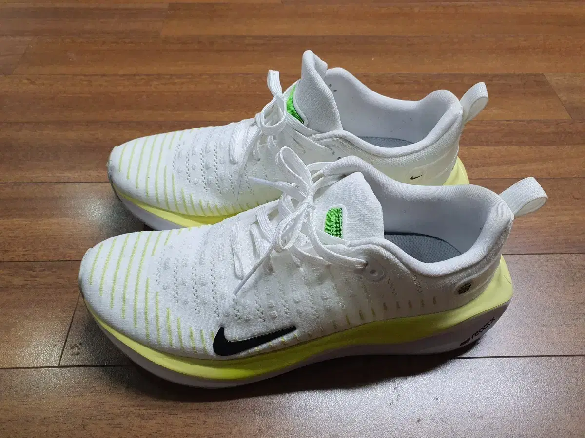 Nike React White Running Shoes 275