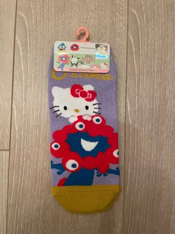 [새상품] 2025 오사카 간사이 만박 헬로키티 미야쿠미야쿠 양말 산리오
