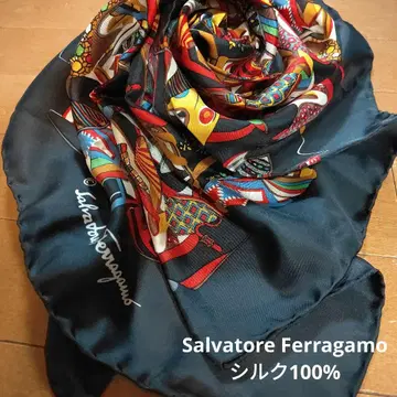 Salvatore Ferragamo 새상품급 네이비 실크 스카프