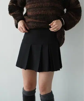 RANDOM PLEATS MINI SKIRT