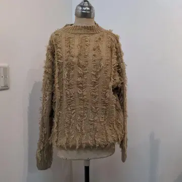 [ 새상품 ] 프린지 장식 베이지 케이블 니트 스웨터