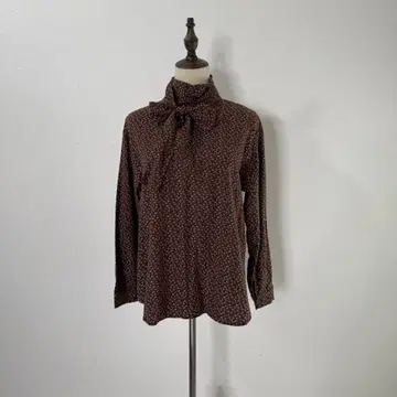 내추럴 S.T.CLOSET 꽃무늬 하이넥 긴팔 셔츠 블라우스