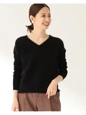 데미룩스 빔즈 플러피 V넥 니트 블랙