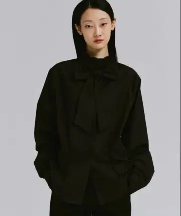 FEKETE 보타이 프릴 셔츠 블라우스 s 사이즈