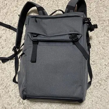그레이 나일론 백팩