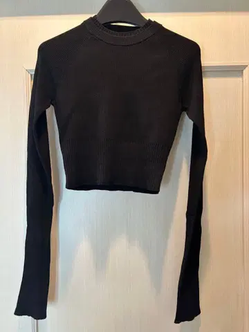 OMMO 숏 리브 니트 상의 블랙