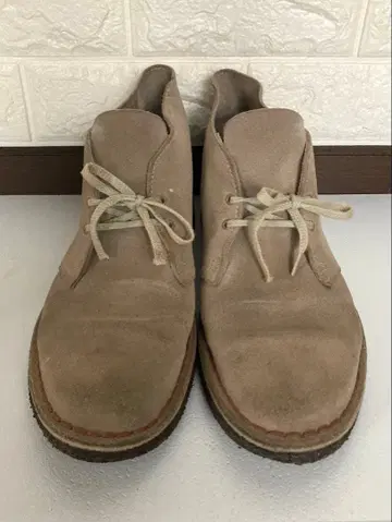 클락스 베이지 스웨이드 부츠